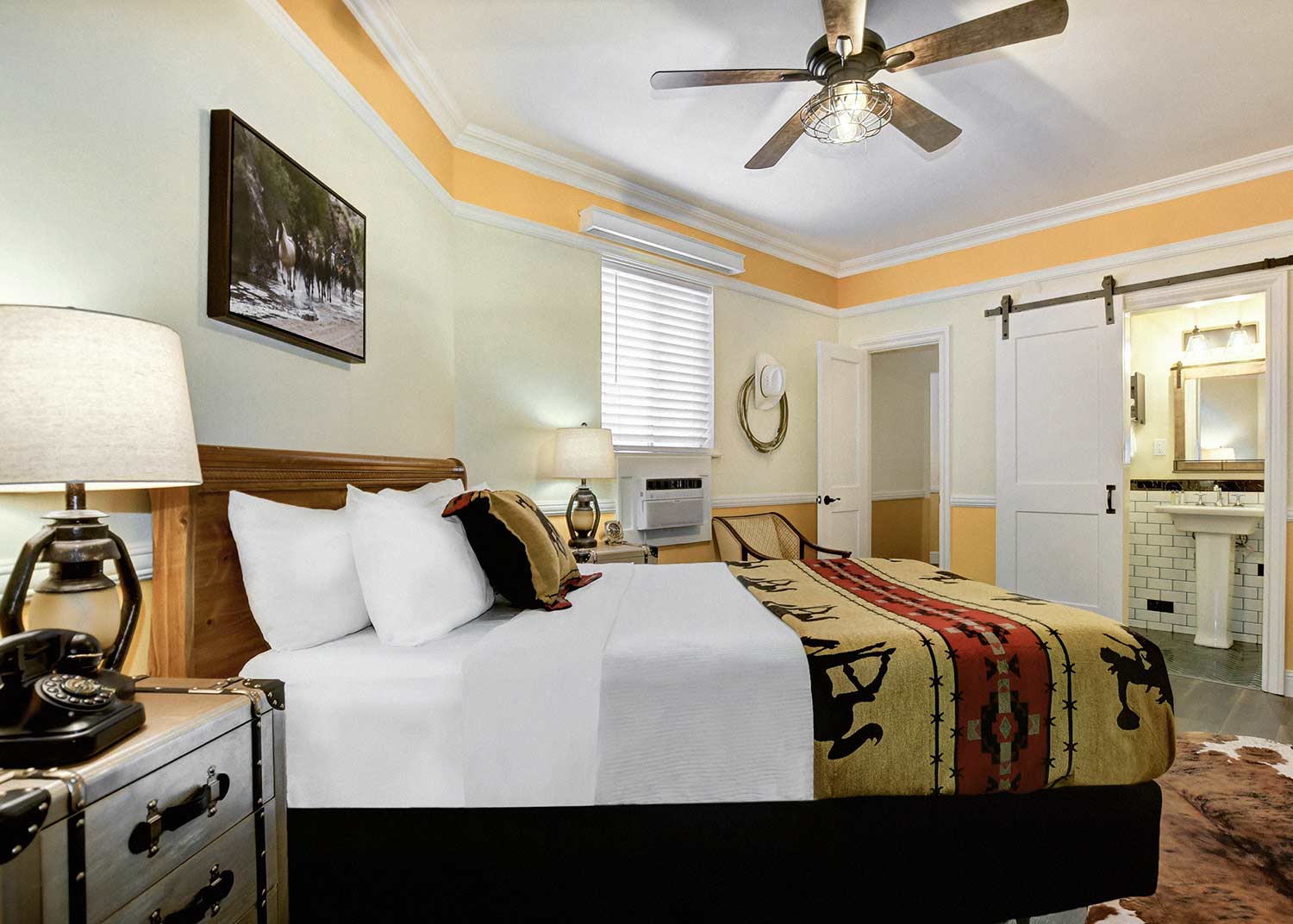 HSM-Parlor-Suite